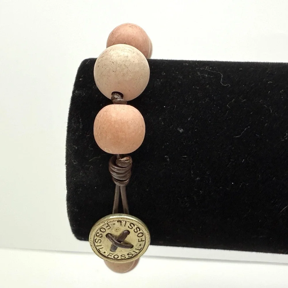 Fossil Wood Beaded Bracelet Dirty Rose Brown Cord Accent Button Clasp Size 6